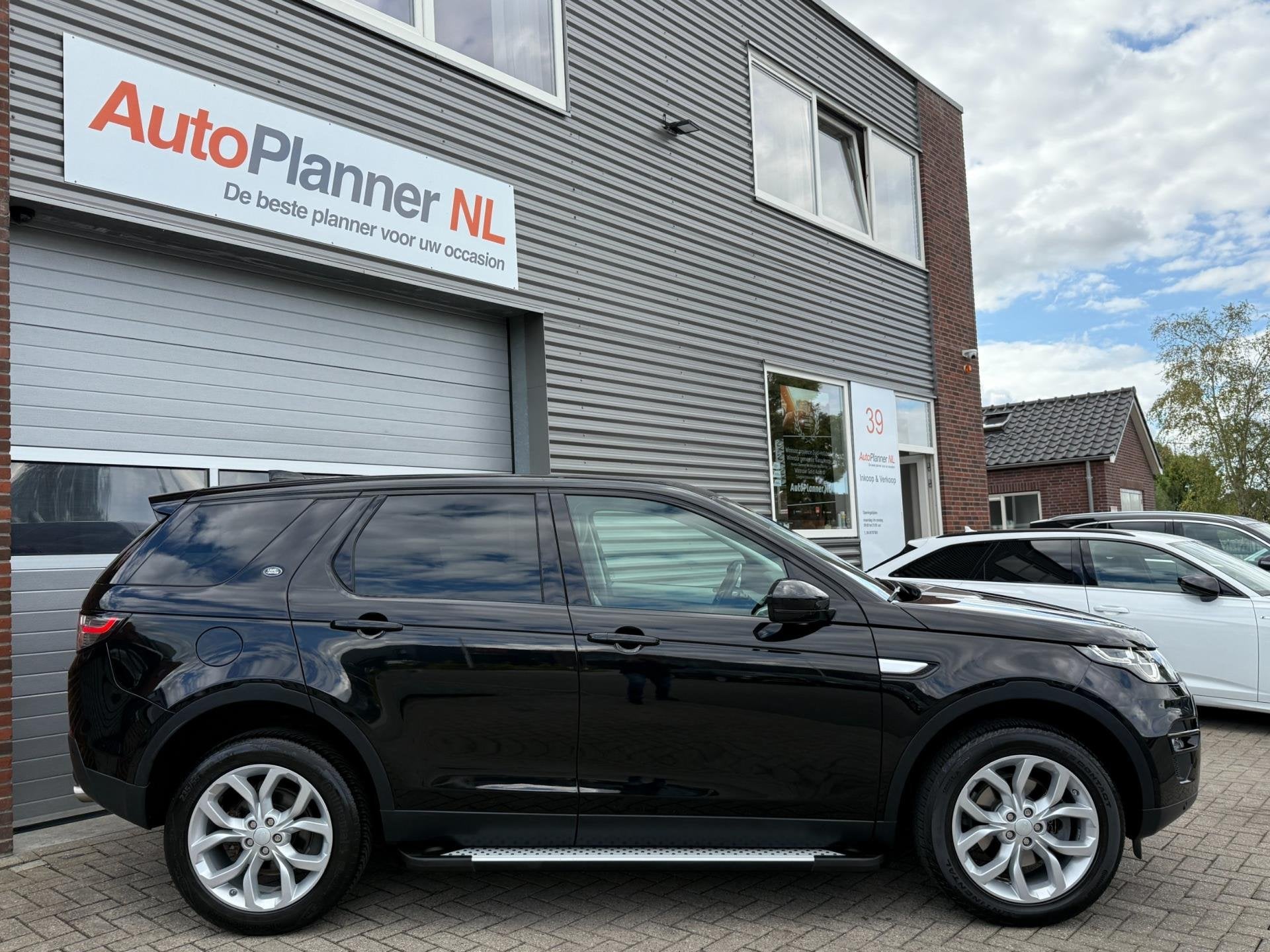Land Rover Discovery Sport 2.0 Si4 4WD Urban SE Dynamic!, Auto's, Dealer onderhouden, Gebruikt, 4 cilinders, 2000 kg