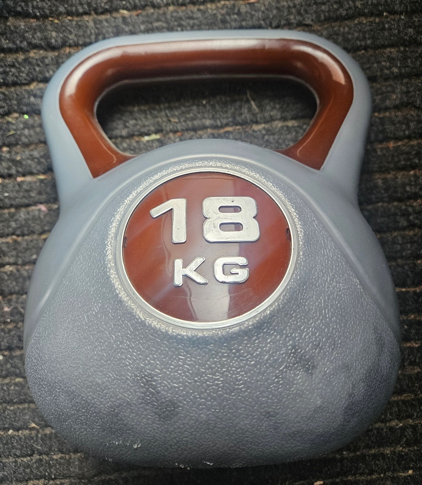 1x Grijsbruine kunststof Kettlebell 18KG, Sport en Fitness, Fitnessmaterialen, Ophalen, Gebruikt, Benen, Kettlebell
