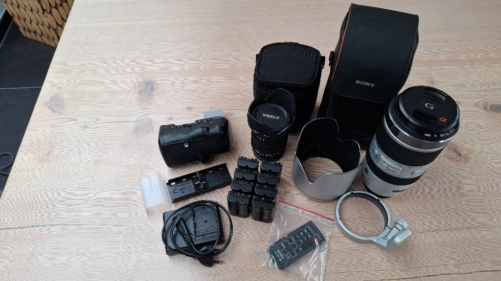 Sony SLT-A77 lenzen en accessoires, Audio, Tv en Foto, Fotografie | Lenzen en Objectieven, Ophalen, Zo goed als nieuw, Toebehoren