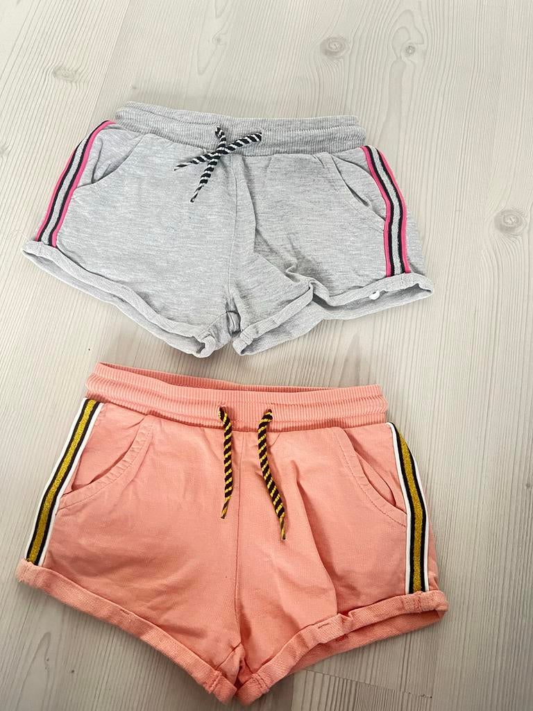 Twee korte joggingbroeken maat 98/104, Ophalen of Verzenden, Zo goed als nieuw, Meisje, Broek