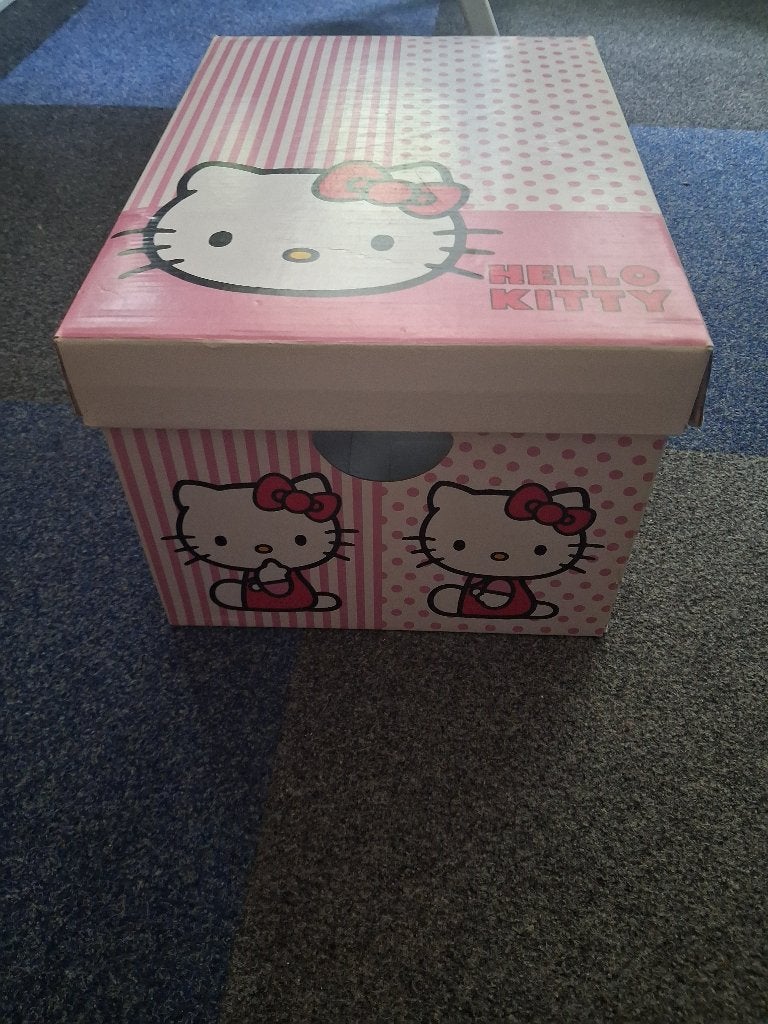 2 hello kitty dozen, Ophalen, Gebruikt