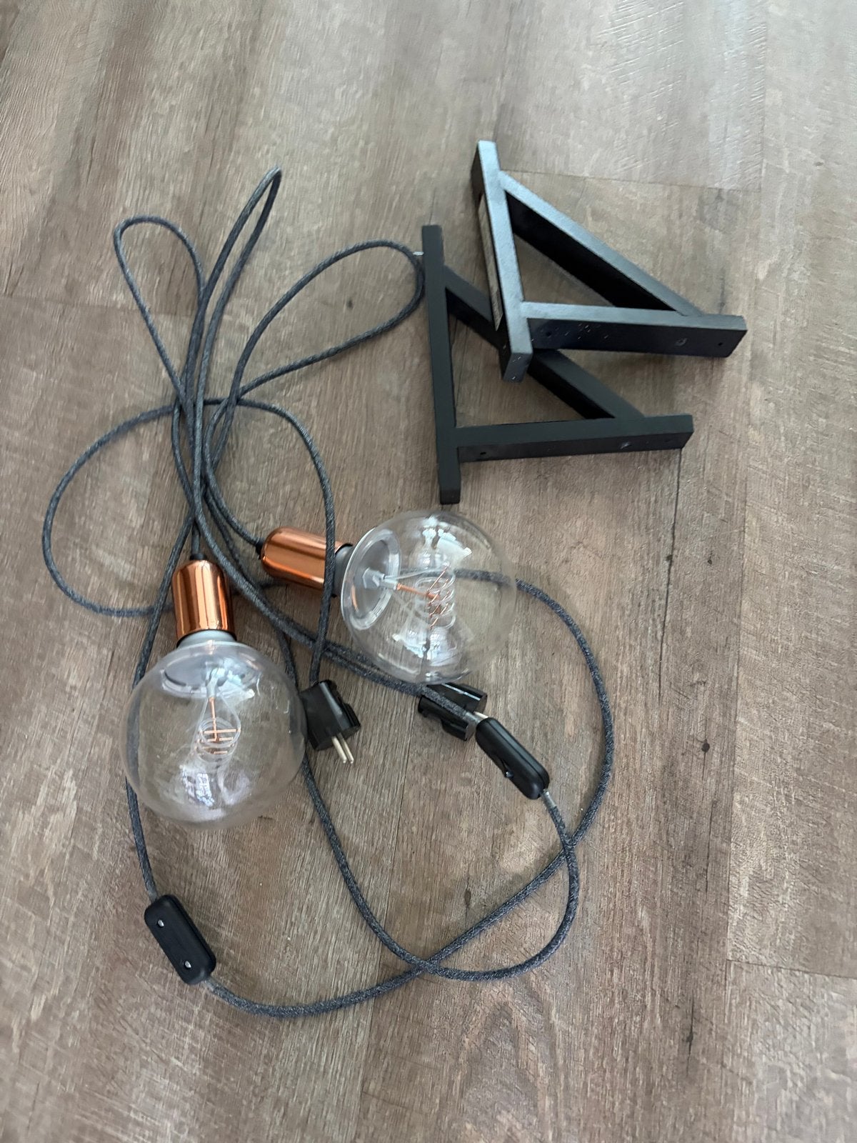 IKEA EKBY VALTER wandplankdragers met Edison lampen, Met schakelaar, Gebruikt, Zwart, Industrieel