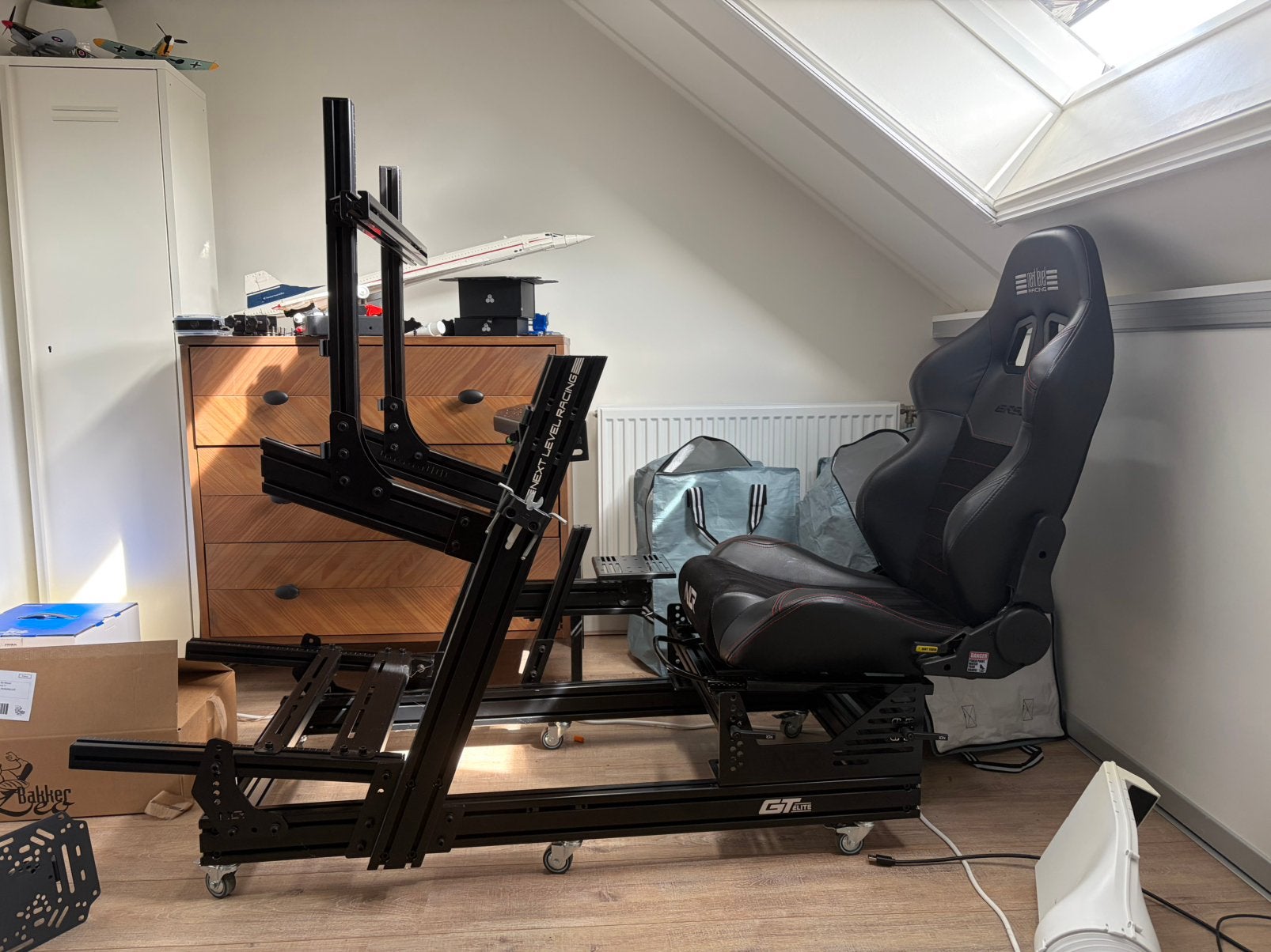 Next level racing F-GT Elite + ESR2 en monitorarm stoel zgan, Ophalen, Zo goed als nieuw