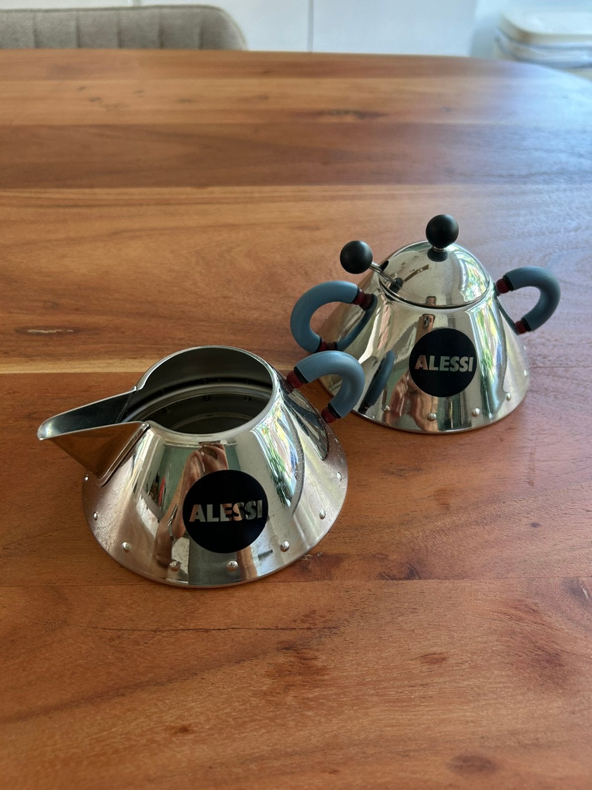 Alessi melk- en suikerstel – Michael Graves – Pop Art design, Gebruikt, Ophalen of Verzenden, Voorraadpot, Metaal