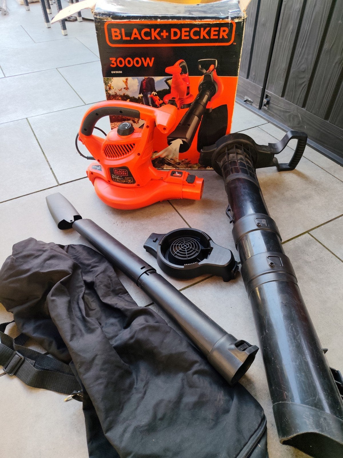 Black+Decker GW3030 Bladblazer/Bladzuiger 3000W, Tuin en Terras, Ophalen, Met opvangzak, BLACK+DECKER, Handgedragen