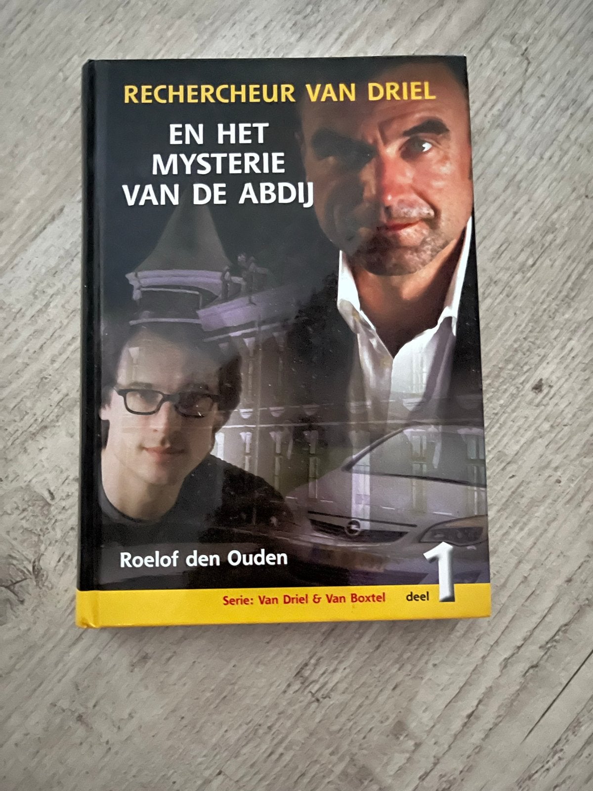 Rechercheur Van Driel en het Mysterie van de Abdij, Boeken, Ophalen of Verzenden, Zo goed als nieuw