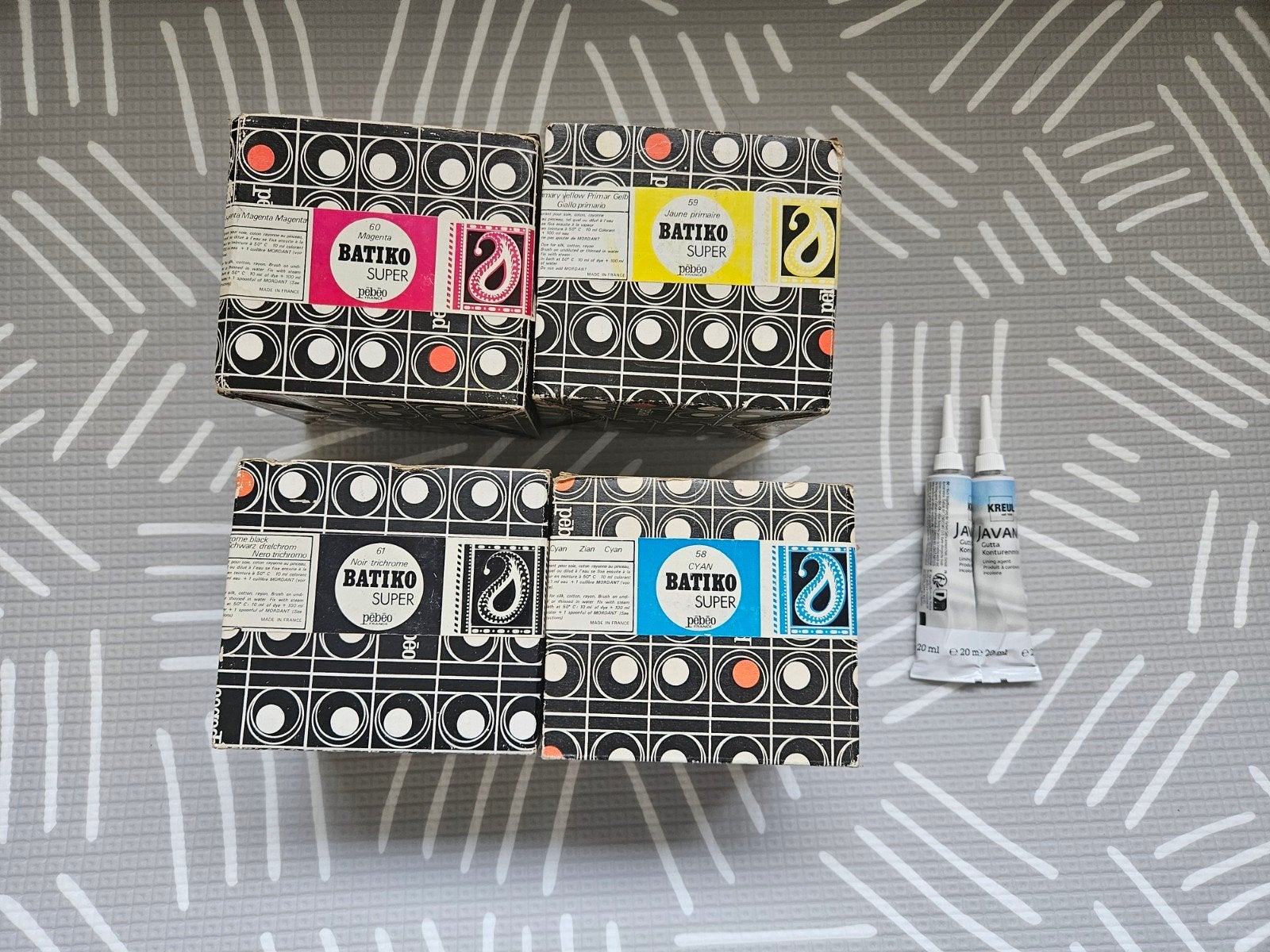 Pébéo Batiko fabric dye set – 16 bottles + 2 gutta conours, Ophalen of Verzenden, Nieuw