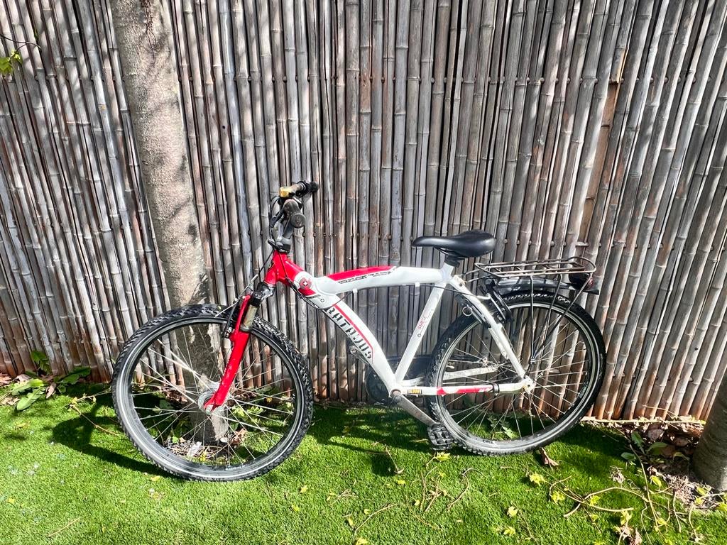 Batavus fiets rood en wit, Fietsen en Brommers, Ophalen, Terugtraprem, Gebruikt, Versnellingen