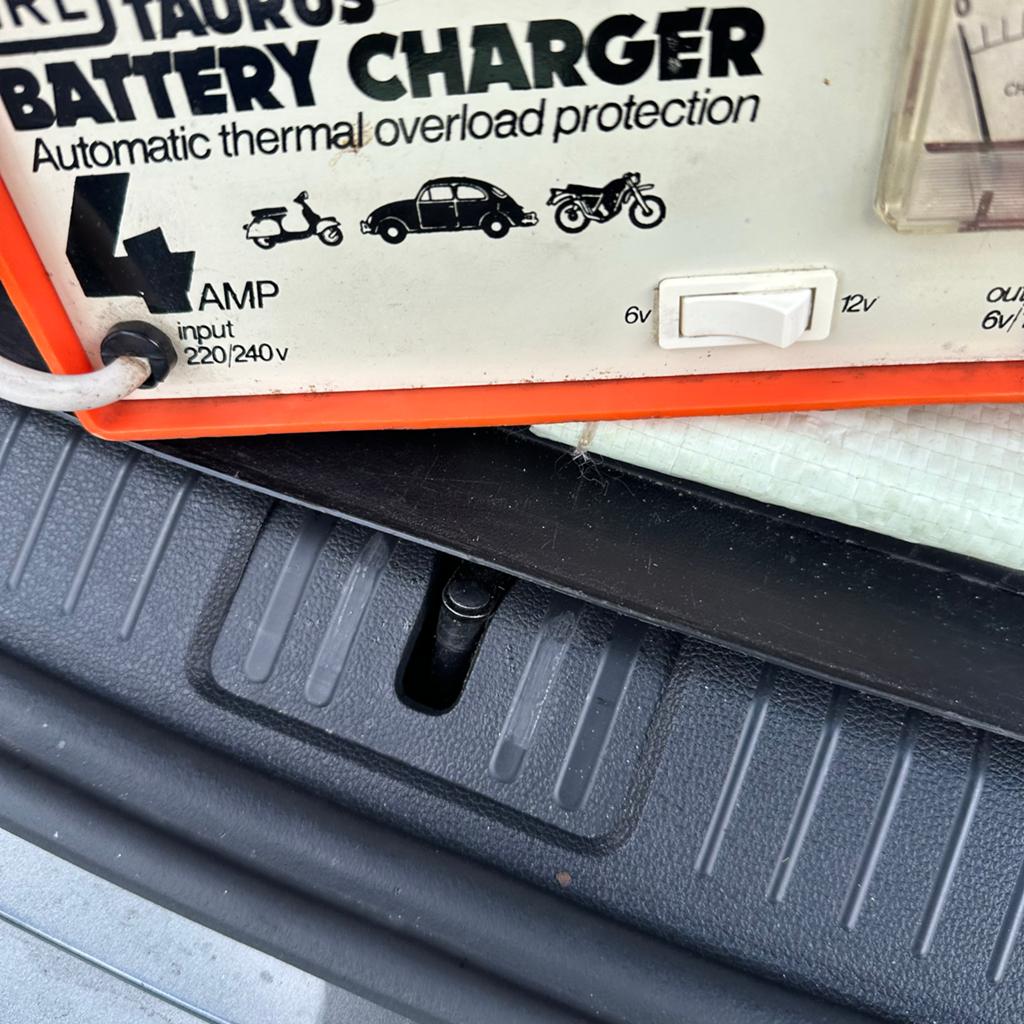 IRL Taurus Acculader 6V/12V met overbelastingsbeveiliging, Ophalen of Verzenden, Gebruikt