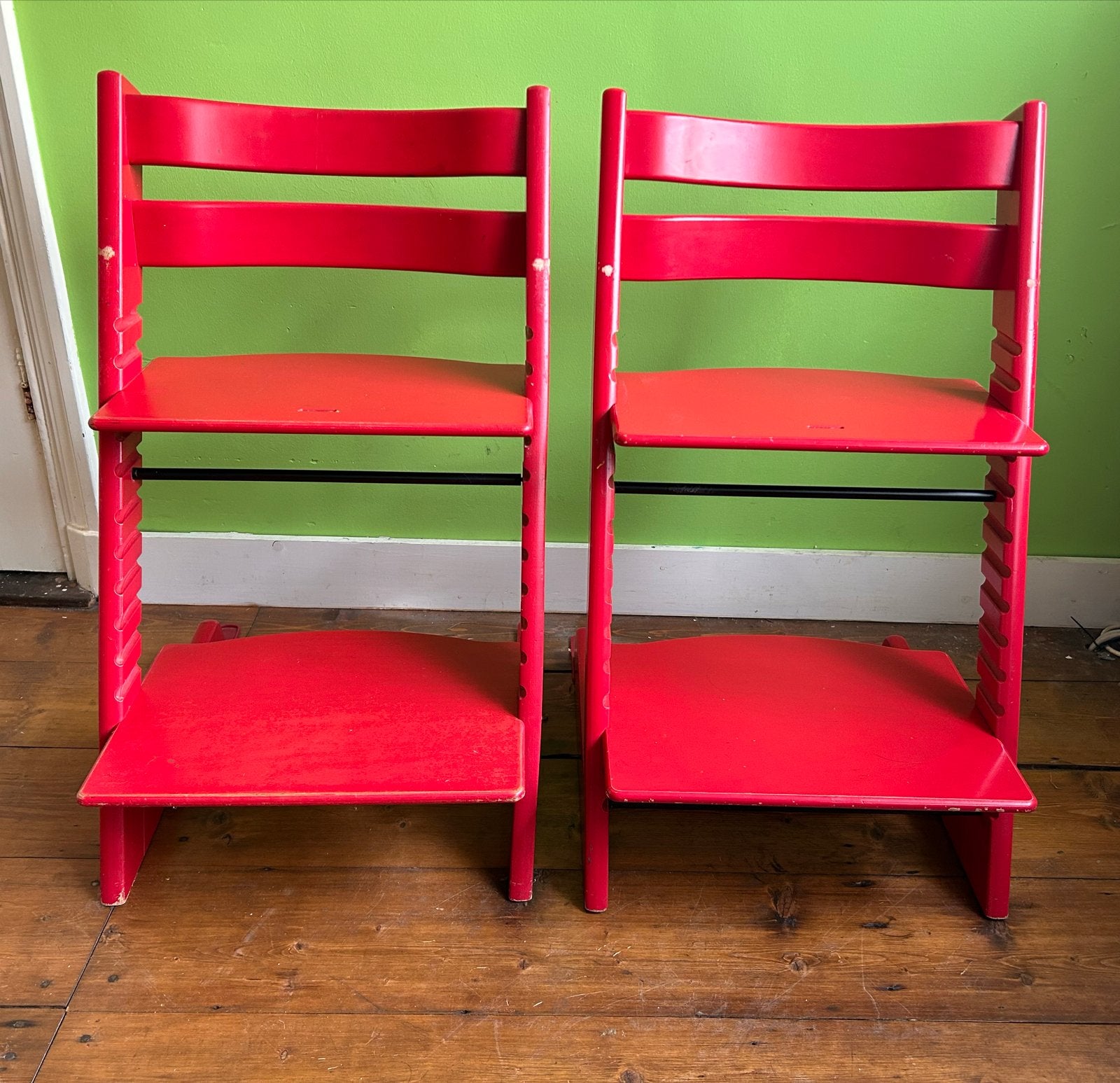 2x Stokke Tripp Trapp kinderstoelen rood, Ophalen, Gebruikt, Meegroeistoel, Aanschuifbaar