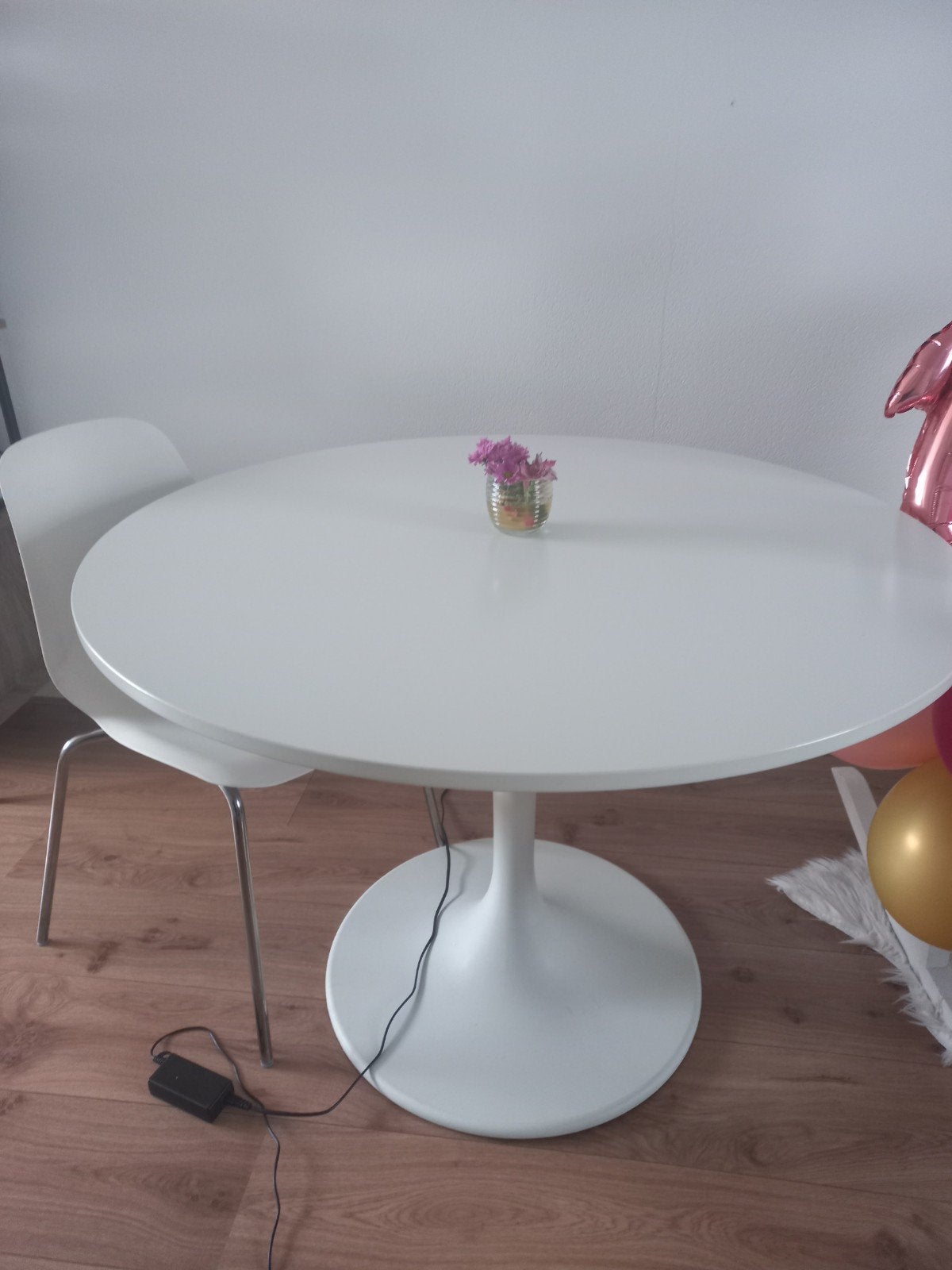 Ronde eettafel met 4 stoelen, Ophalen, Kunststof, Gebruikt, 50 tot 100 cm