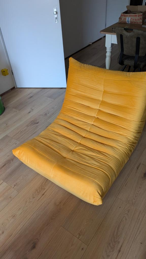 Gele vloerstoel  in velours stof, Ophalen, Overige kleuren, Modern, Lounge, Zo goed als nieuw