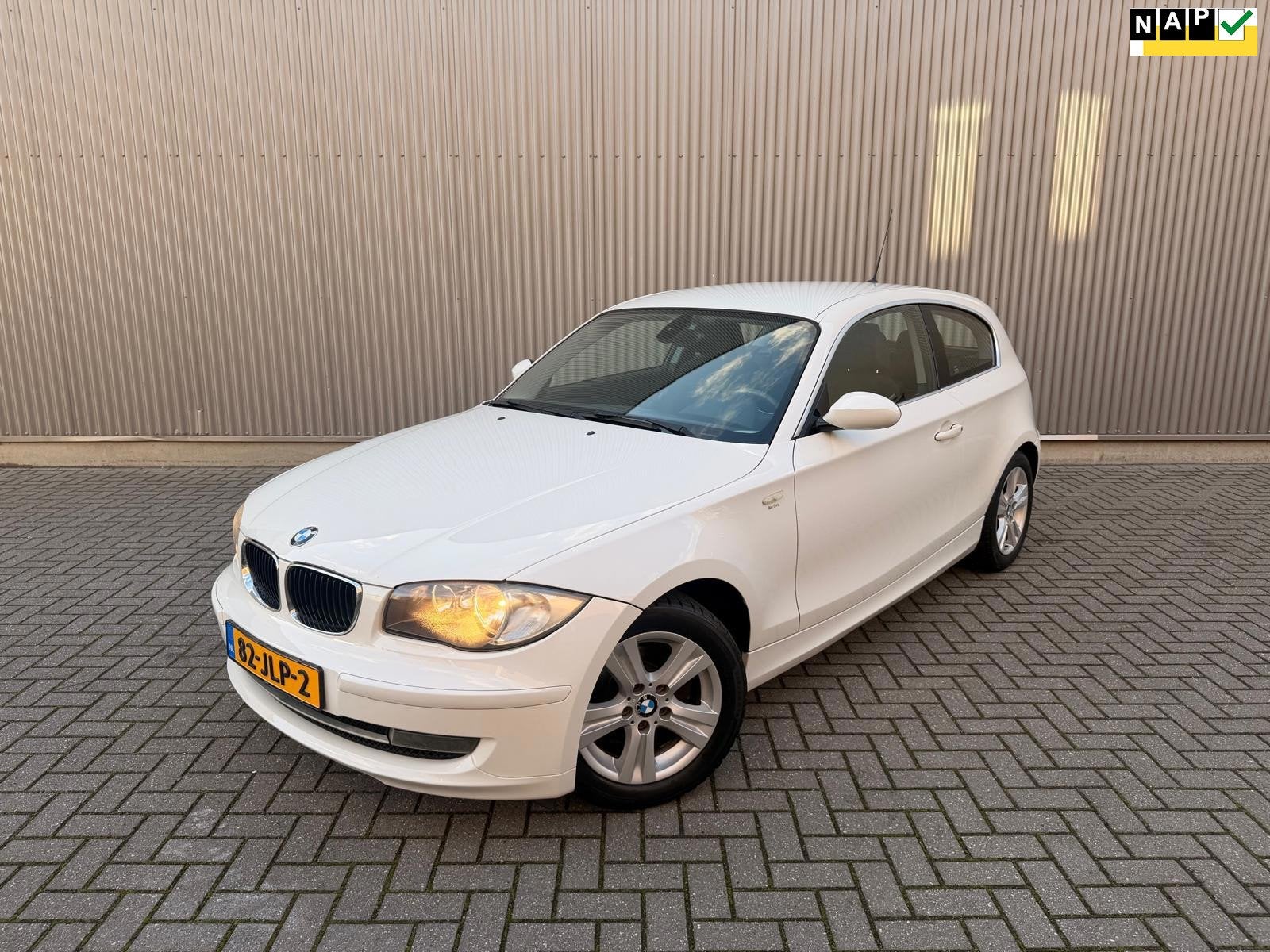 BMW 1-serie 116i Business Line nieuwe ketting|Climate contro, 1-Serie, Achterwielaandrijving, Zwart, 4 cilinders