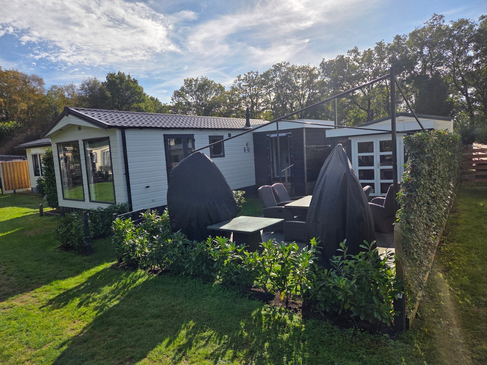 Tekoop Nordtica chalet. met berging en een tuinhuisje, In bos, 2 slaapkamers, Overige typen, Recreatiepark