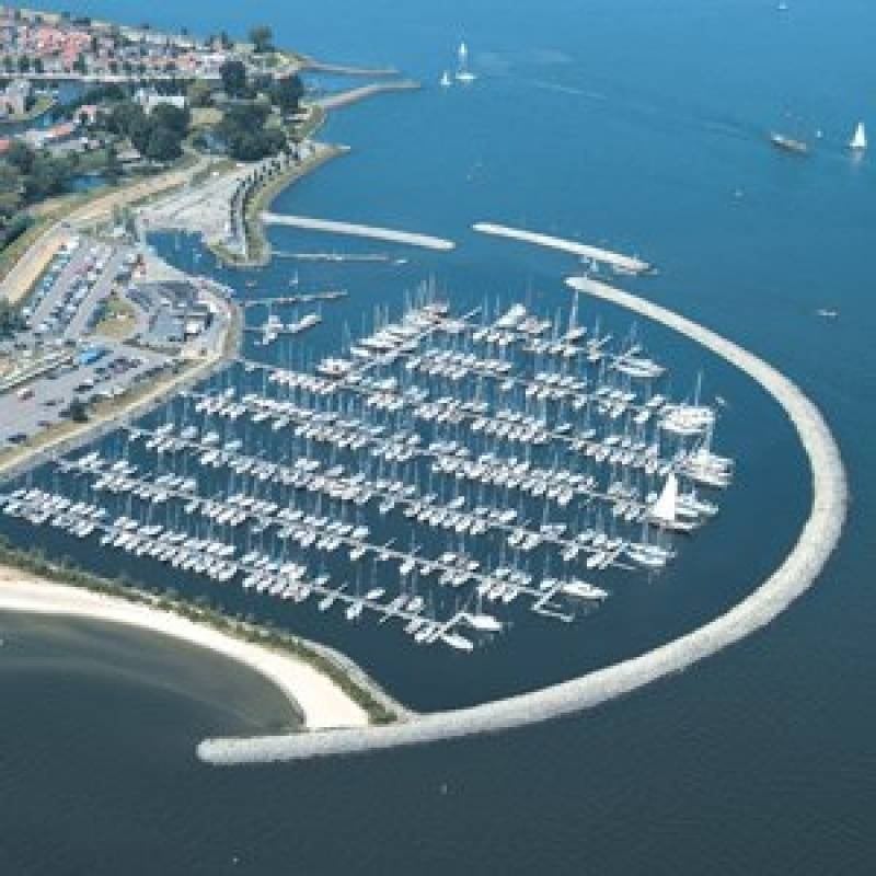 ligplaats 16 x 5 m te huur Regattacenter Medemblik