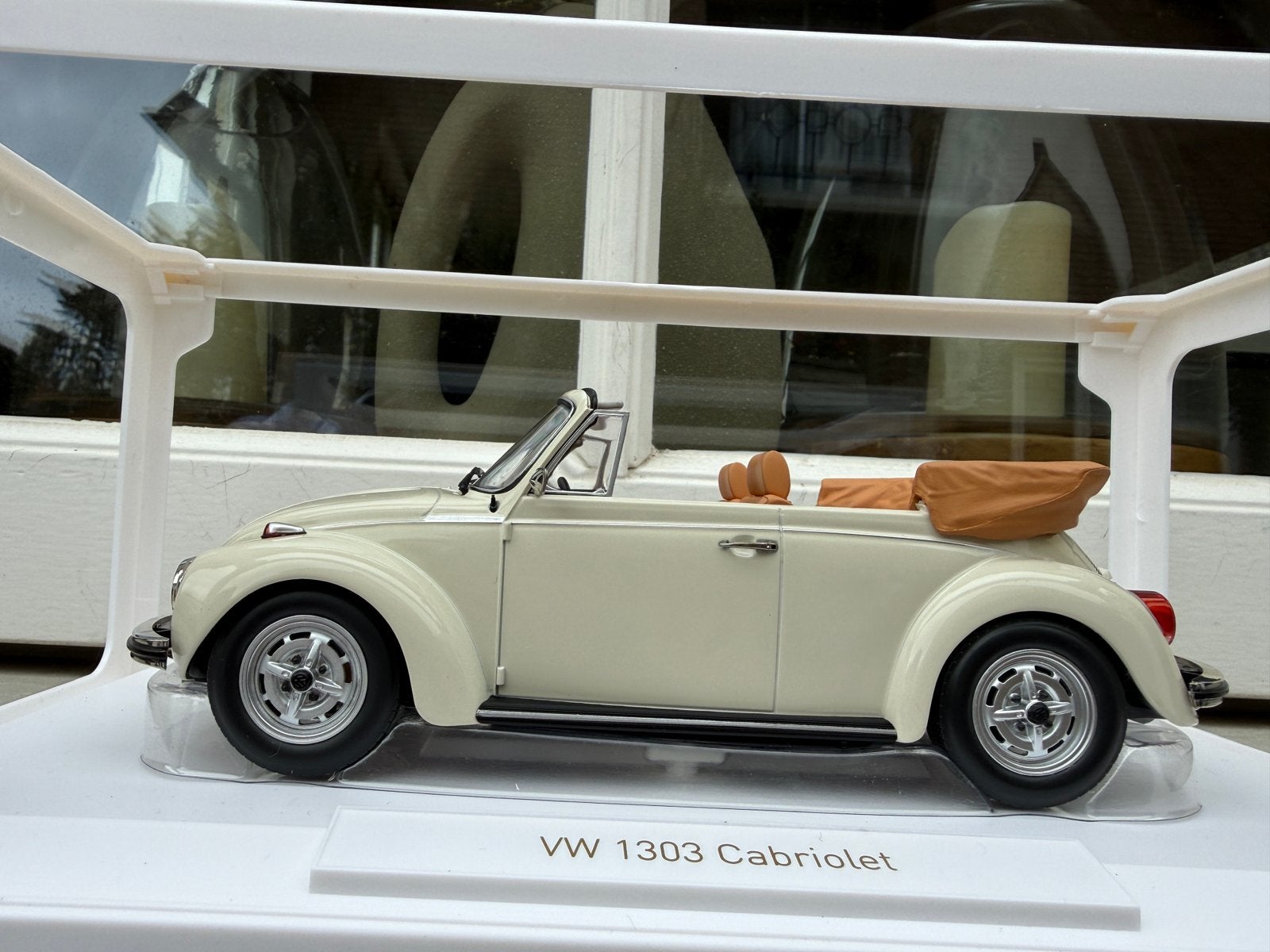 1:18 Volkswagen Kever 1303 Cabriolet Cream White 1973 Norev, Hobby en Vrije tijd, Auto, Norev, 70-72 Av. de Bohlen, Vaulx-en-Velin, 69120, France