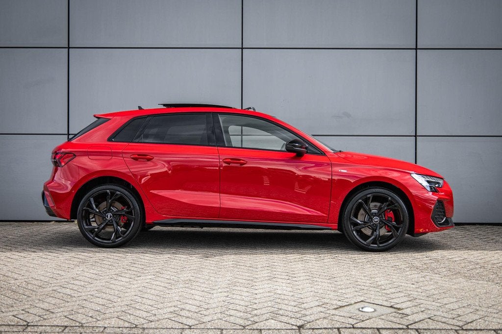 Audi A3 Sportback 45 TFSIe 272pk S edition Competition | 19", Auto's, 4 cilinders, 150 min, Leder en Stof, 26 kWh
