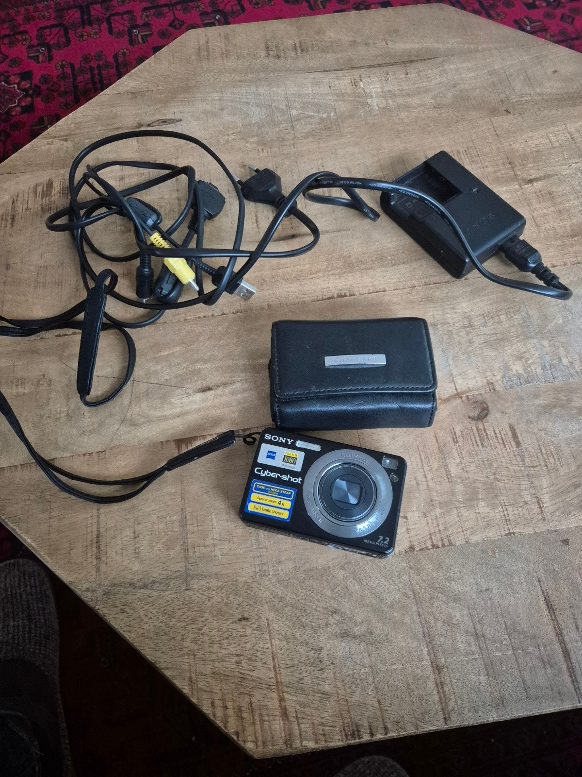 Sony Cyber-shot Compactcamera - 7.2 Megapixels, Audio, Tv en Foto, Ophalen, Gebruikt, Oplader, Compactcamera