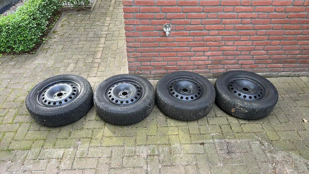 Stalen velg winterset winterband Renault Captur Uniroyal, Ophalen, Gebruikt