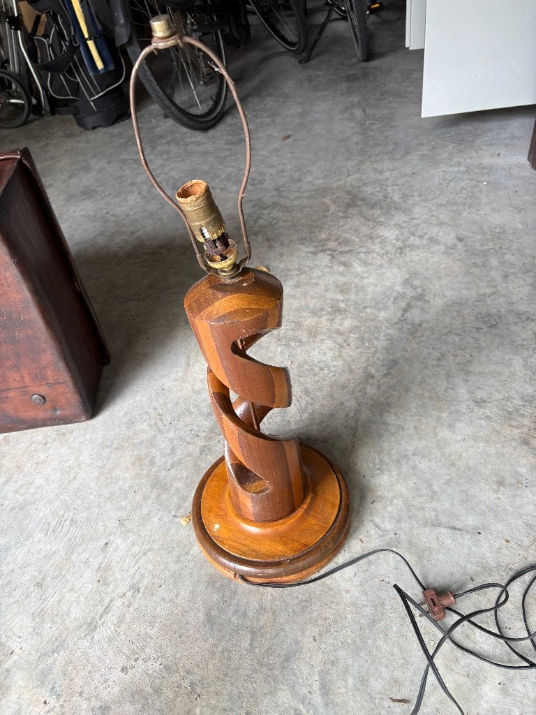 antiek, vintage schemerlamp. Gemaakt van twee soorten hout, Ophalen of Verzenden