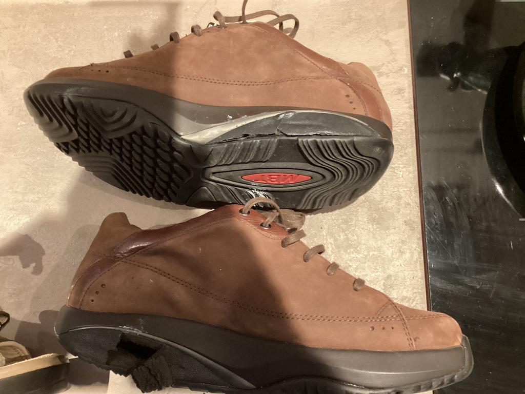Twee paar mtb schoenen, sneaker en sandaal maat 39 bruin, Ophalen of Verzenden, Nieuw, Sandalen of Muiltjes