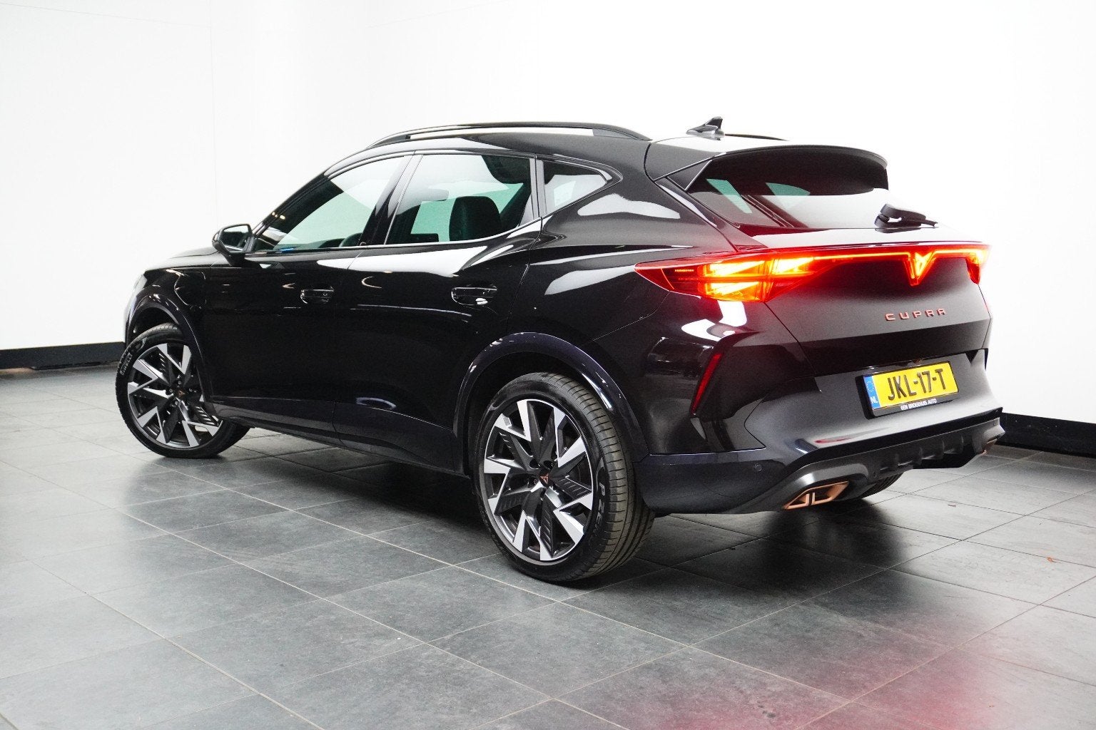 CUPRA Formentor 1.5 e-Hybrid 204PK, Gebruikt, LED verlichting, Zwart, Bedrijf