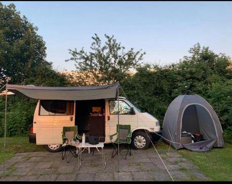 VW buscamper bj 2001 weinig km. hefdak. APK, Caravans en Kamperen, Buscamper of Camperbus, Volkswagen, Particulier, 4 tot 5 meter