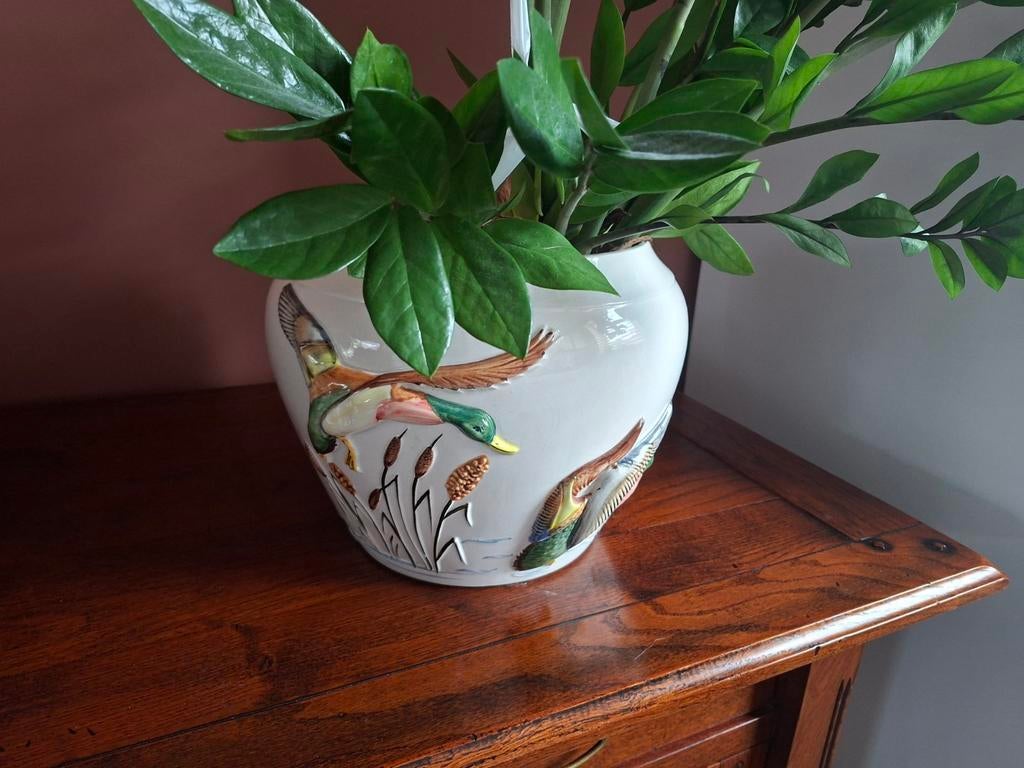 Grote Majolica Jardinière bloempot met eenden reliëf, Ophalen