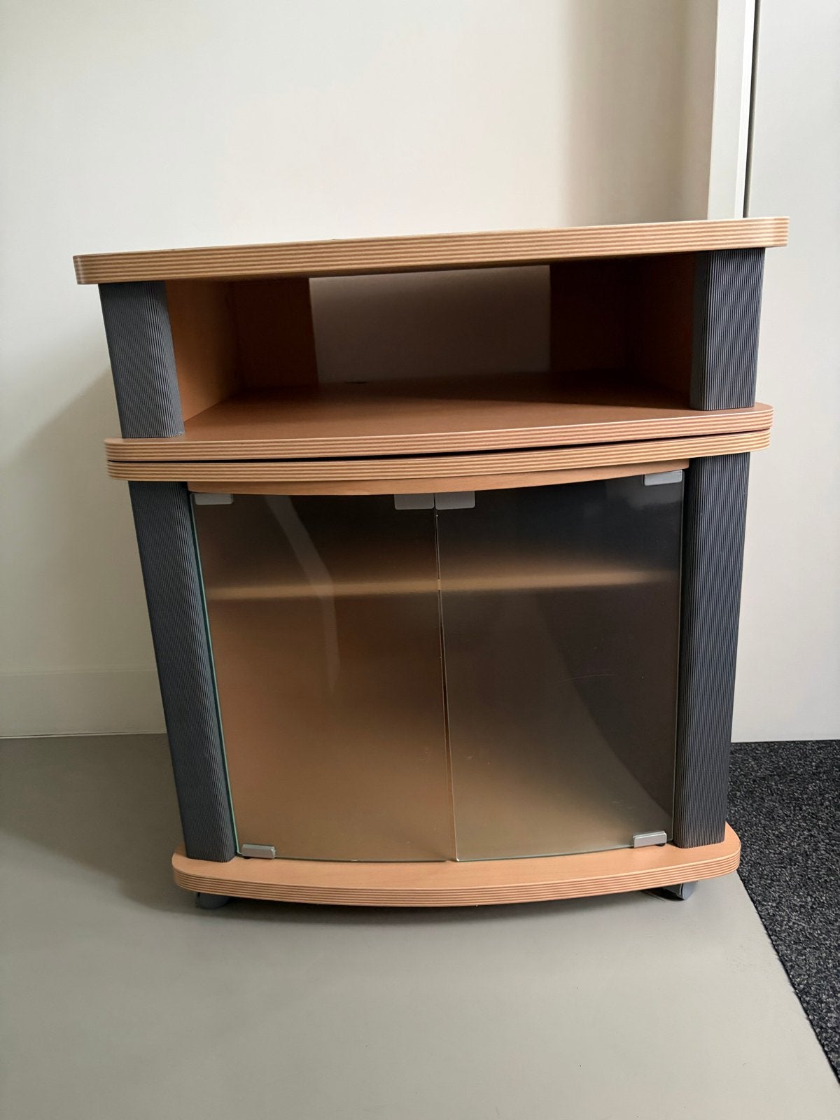 Beukenkleurig tv-meubel met melkglas deurtjes en draaiplatea, Ophalen, Gebruikt, 50 tot 100 cm, Minder dan 100 cm