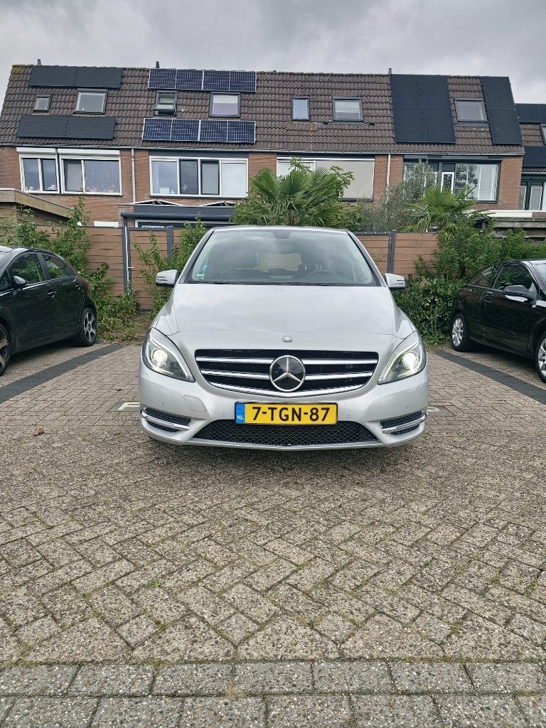 Mercedes-Benz B-Klasse 1.6 B180 5DRS BE Dct7 2014 Grijs, Auto's, Dealer onderhouden, 1325 kg, Zwart, 4 cilinders