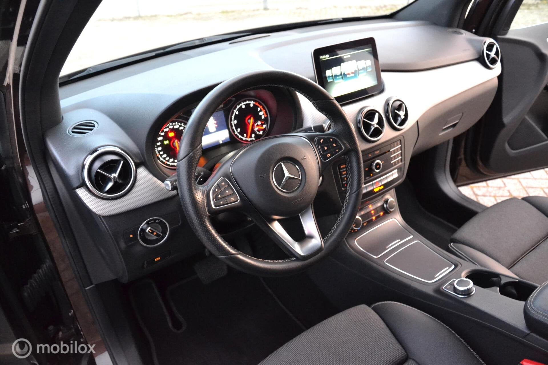 Mercedes B-klasse 200 Ambition|70.307km|1e eig|stoelvw|autom, Auto's, Gebruikt, Leder en Stof, 1595 cc, 19 km/l