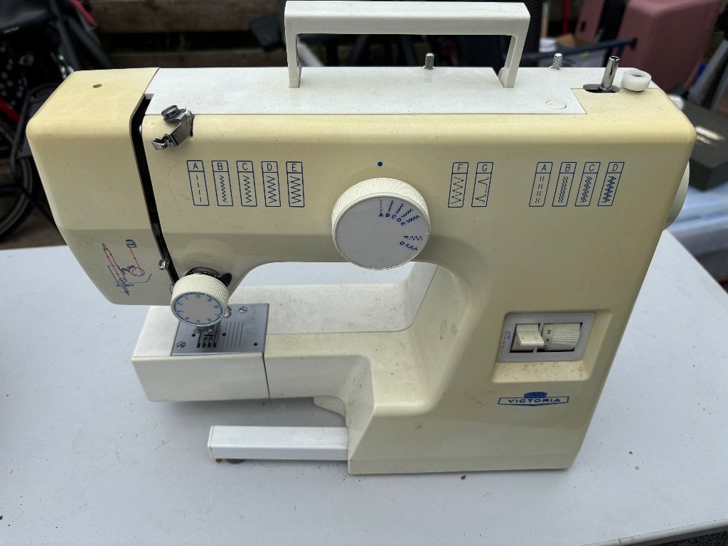 Victoria naaimachine, Ophalen of Verzenden, Gebruikt, Naaimachine, Overige merken