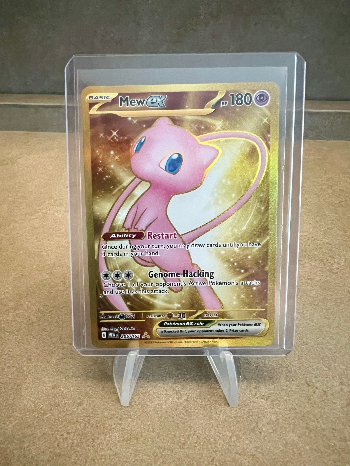 Mew ex Gold Secret Rare Pokémon kaart (205/165), Hobby en Vrije tijd, Verzamelkaartspellen | Pokémon, Ophalen of Verzenden, Zo goed als nieuw