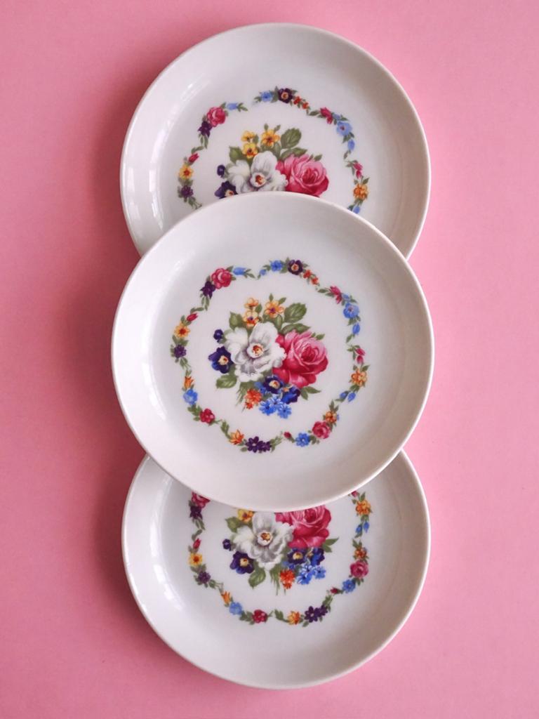 Klein vintage schaaltje bordje porselein bloemen gekleurd x3, Ophalen