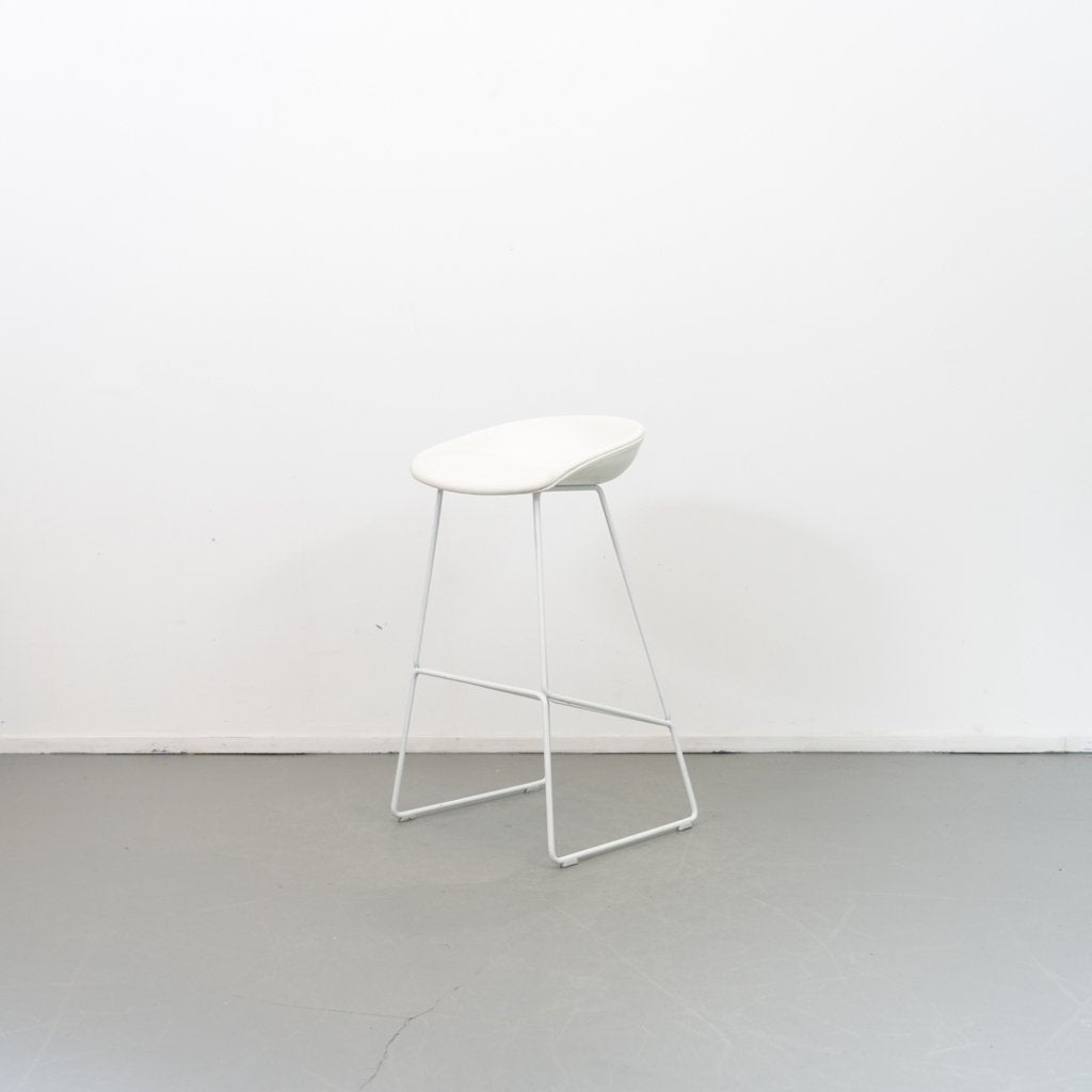 6 Hay about a Stool AAS38 Wit Leer, Huis en Inrichting, Barkrukken, Niet ingevuld, 5 krukken of meer, Niet ingevuld, Zo goed als nieuw