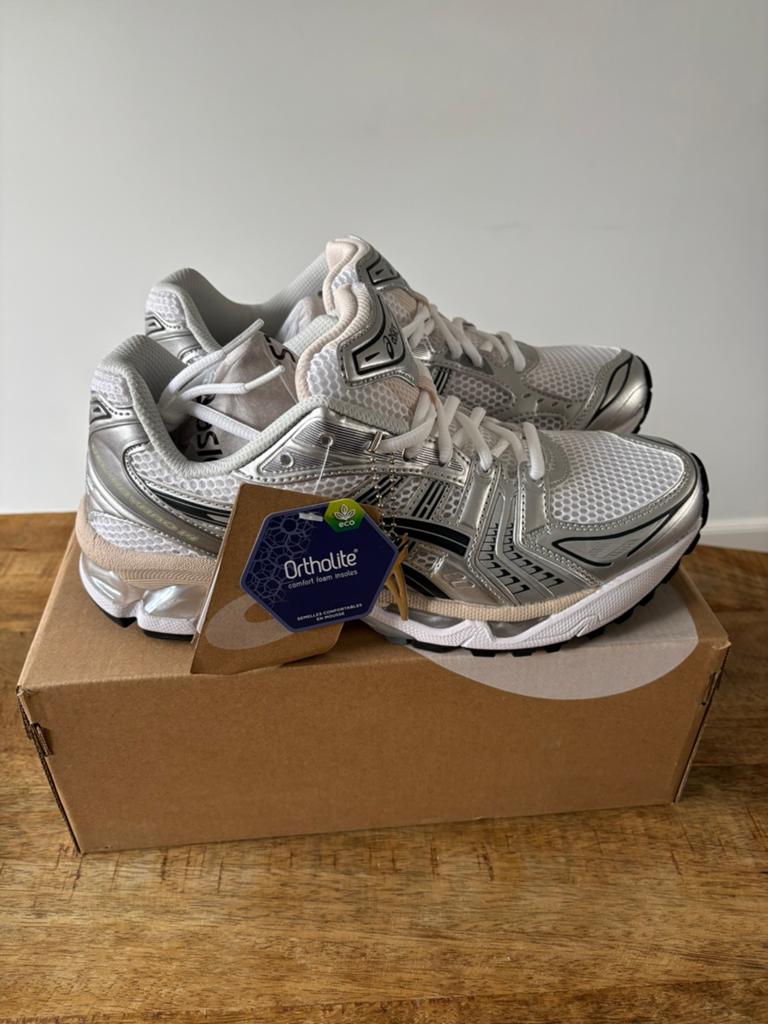 ASICS Gel-Kayano 14 White Graphite Grey – Maat 43,5, Kleding | Heren, Schoenen, Verzenden, Wit, Nieuw, Sneakers of Gympen