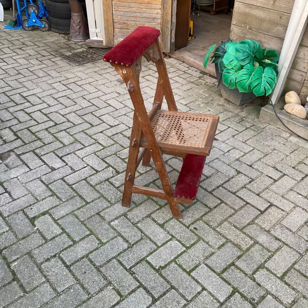 Antieke bidstoel met rode bekleding, Antiek en Kunst, Curiosa en Brocante, Ophalen