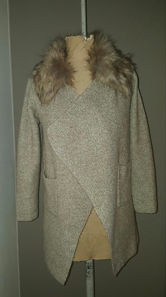 Beige vest met (nep) bontkraag maat 34/36 z.g.a.n, Kleding | Dames, Ophalen of Verzenden, Zo goed als nieuw, Maat 34 (XS) of kleiner