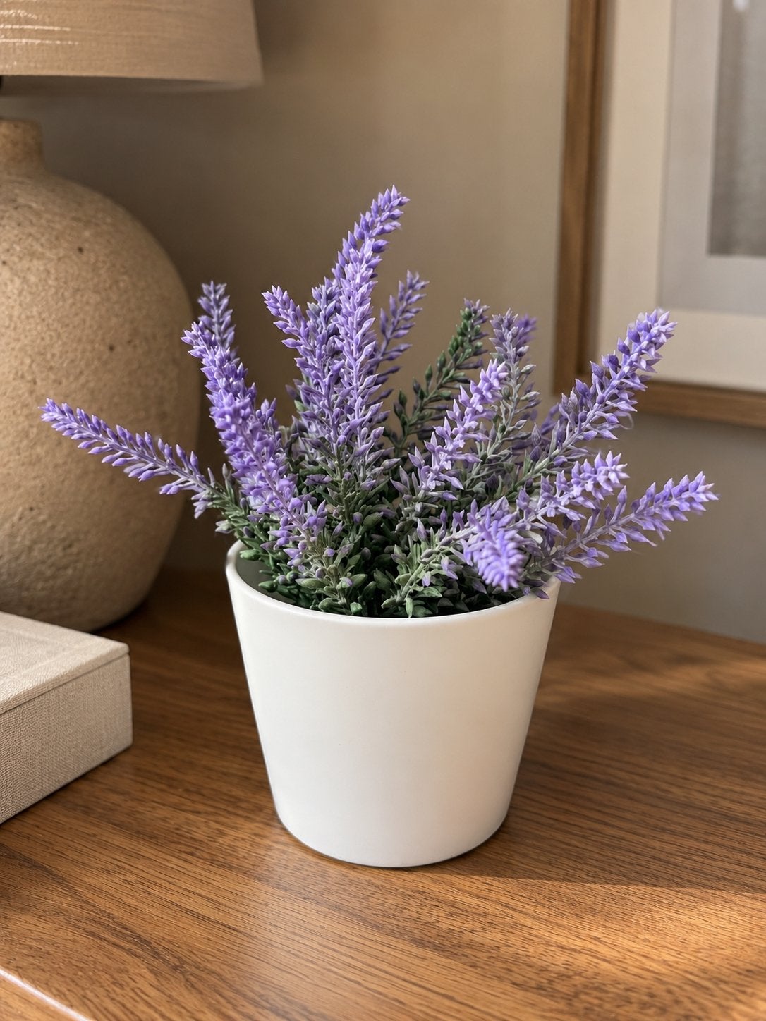 Kunst Lavendelplantje inclusief Witte Pot (NIEUW), Kunstplant, Nieuw, Ophalen of Verzenden, Kunststof
