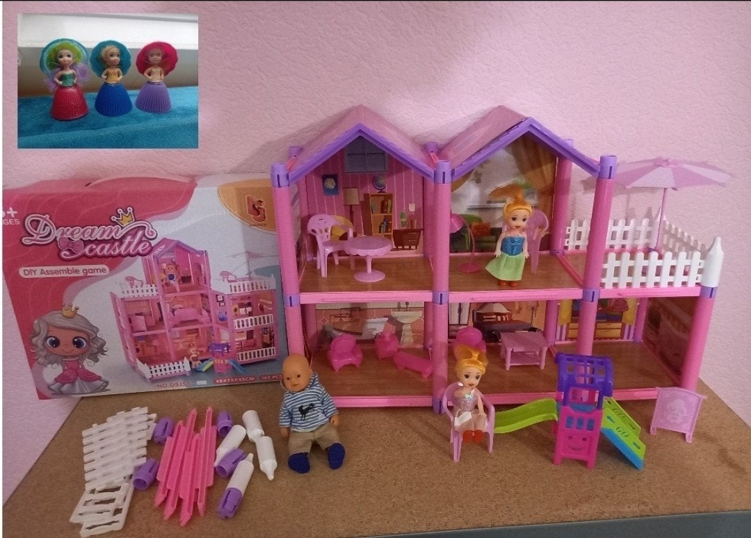 Roze Poppenhuis met Meubels en Poppen - Dream Castle, Ophalen of Verzenden, Gebruikt, Poppenhuis