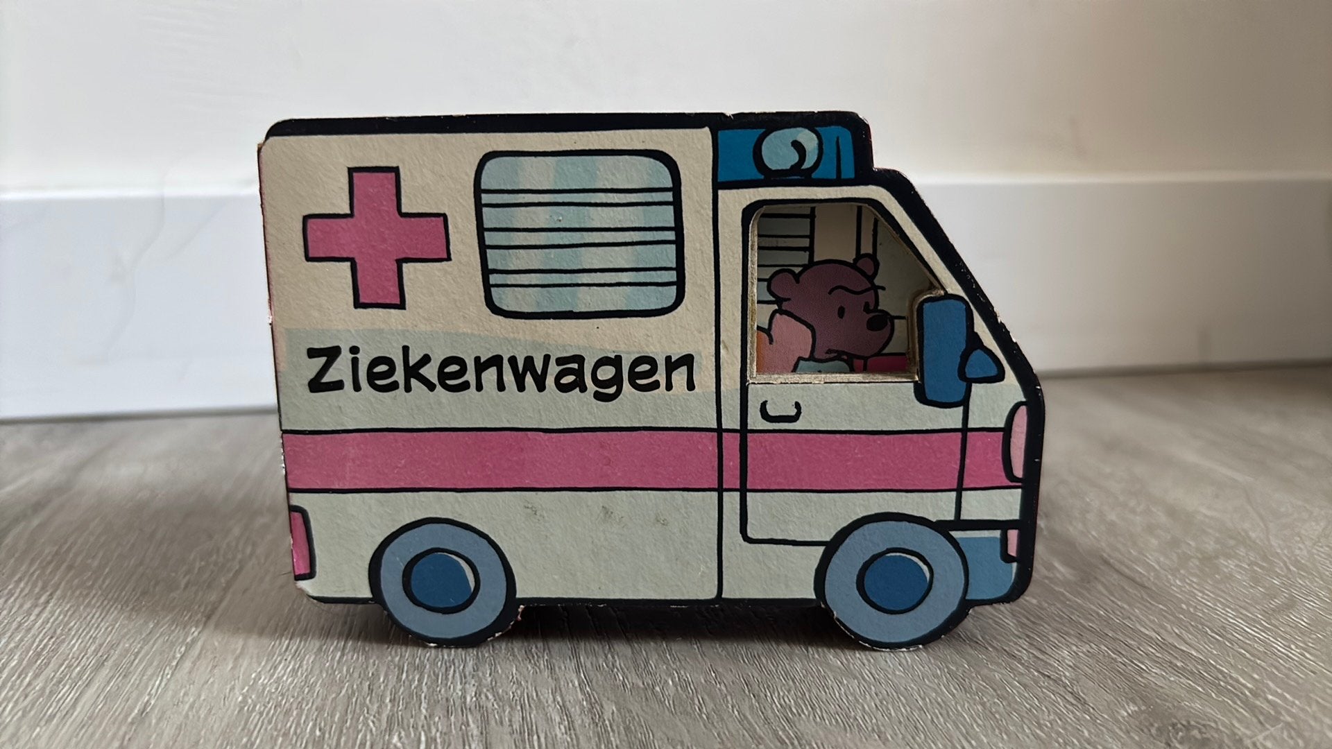 Houten ambulance boekje, Boeken, Ophalen of Verzenden, Zo goed als nieuw