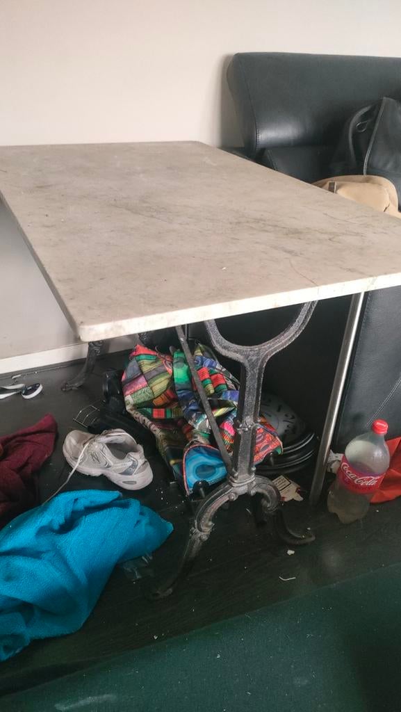 Vintage marmeren tafel met gietijzeren onderstel, Antiek en Kunst, Antiek | Meubels | Tafels, Ophalen of Verzenden