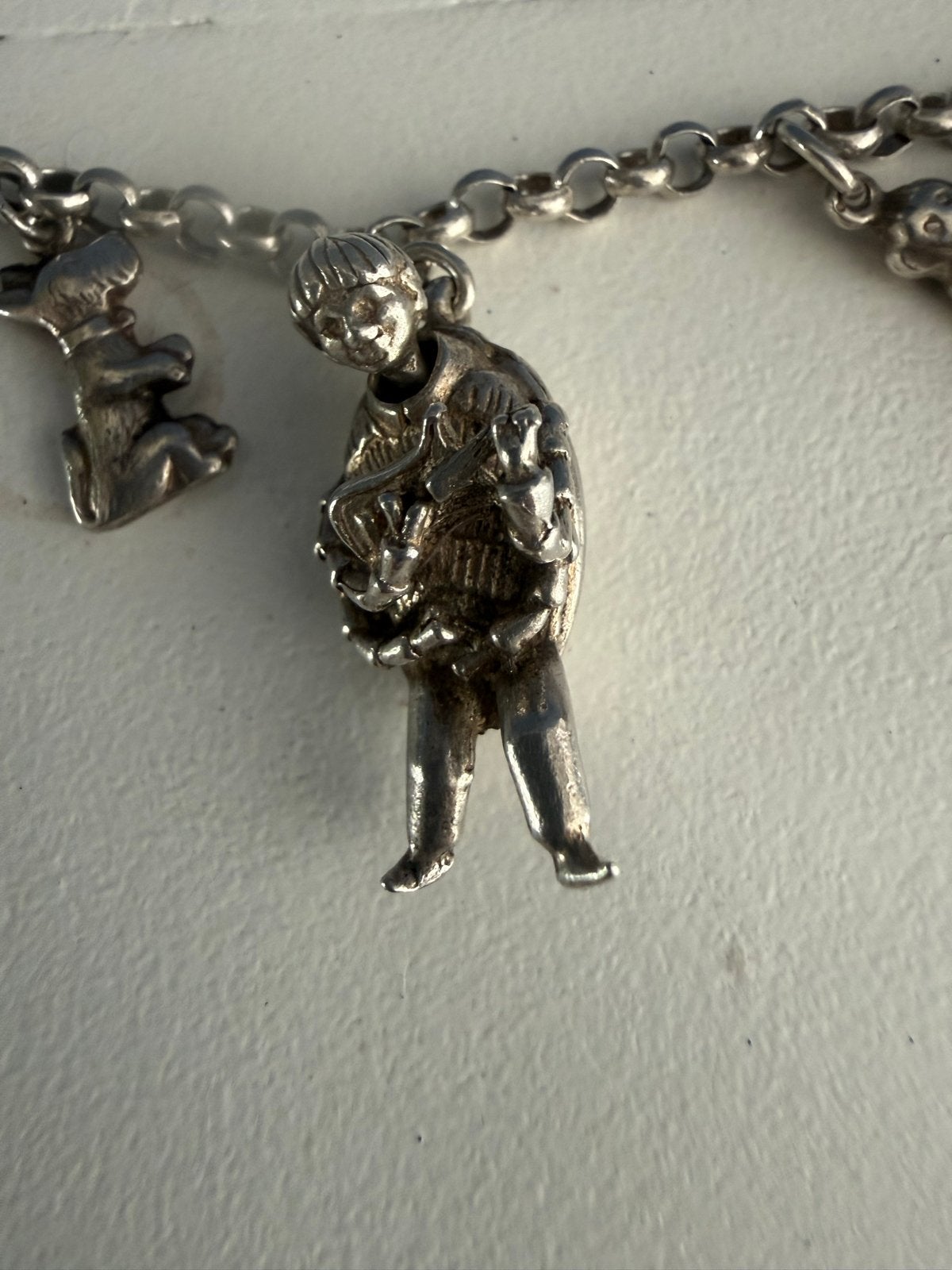 Zilveren Oude Bedelketting met 17 Bedels en Kever, Sieraden, Tassen en Uiterlijk, Antieke sieraden, Ophalen of Verzenden, Zilver