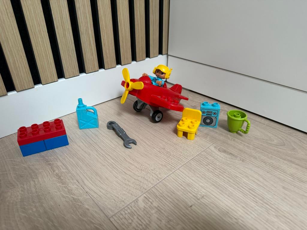 Lego Duplo Vliegtuig Set 10908 met Piloot en Accessoires, Gebruikt, Overige thema's, Ophalen of Verzenden, Compleet