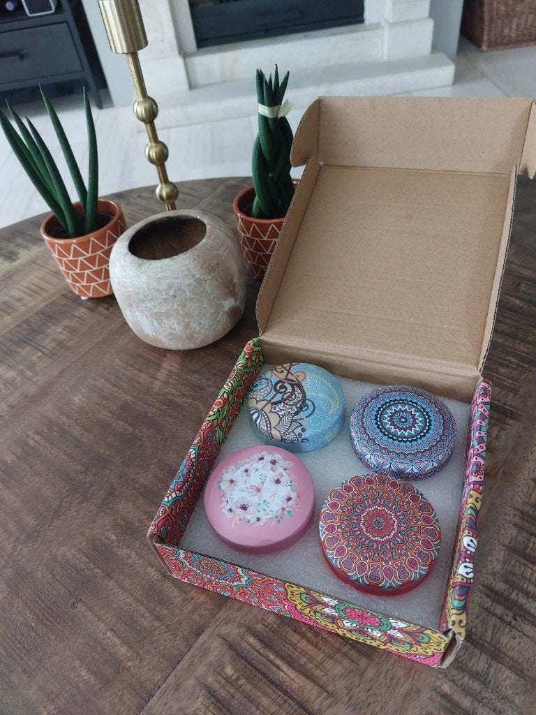 Een nieuwe cadeau set met 4 Geurkaarsen, Overige materialen, Nieuw, Ophalen of Verzenden, Kaars