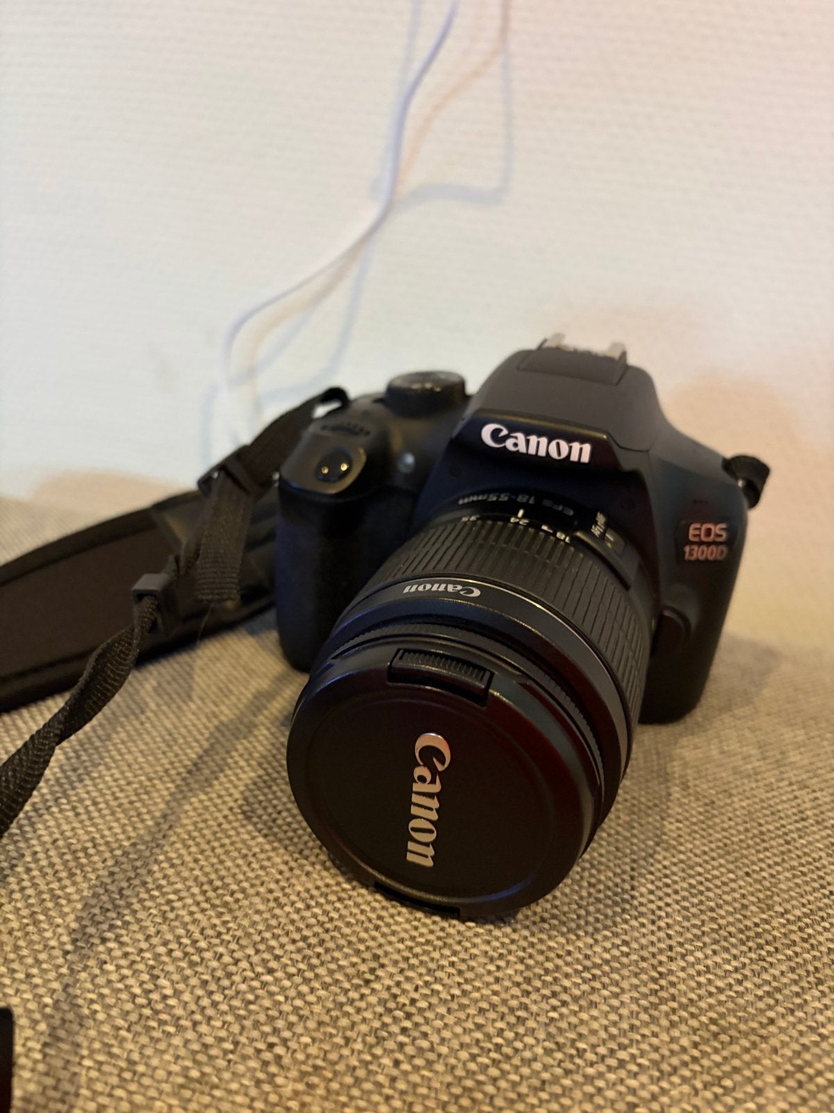 Canon EOS 1300D spiegelreflexcamera met twee lenzen, Spiegelreflex, Canon, Ophalen of Verzenden, Zo goed als nieuw