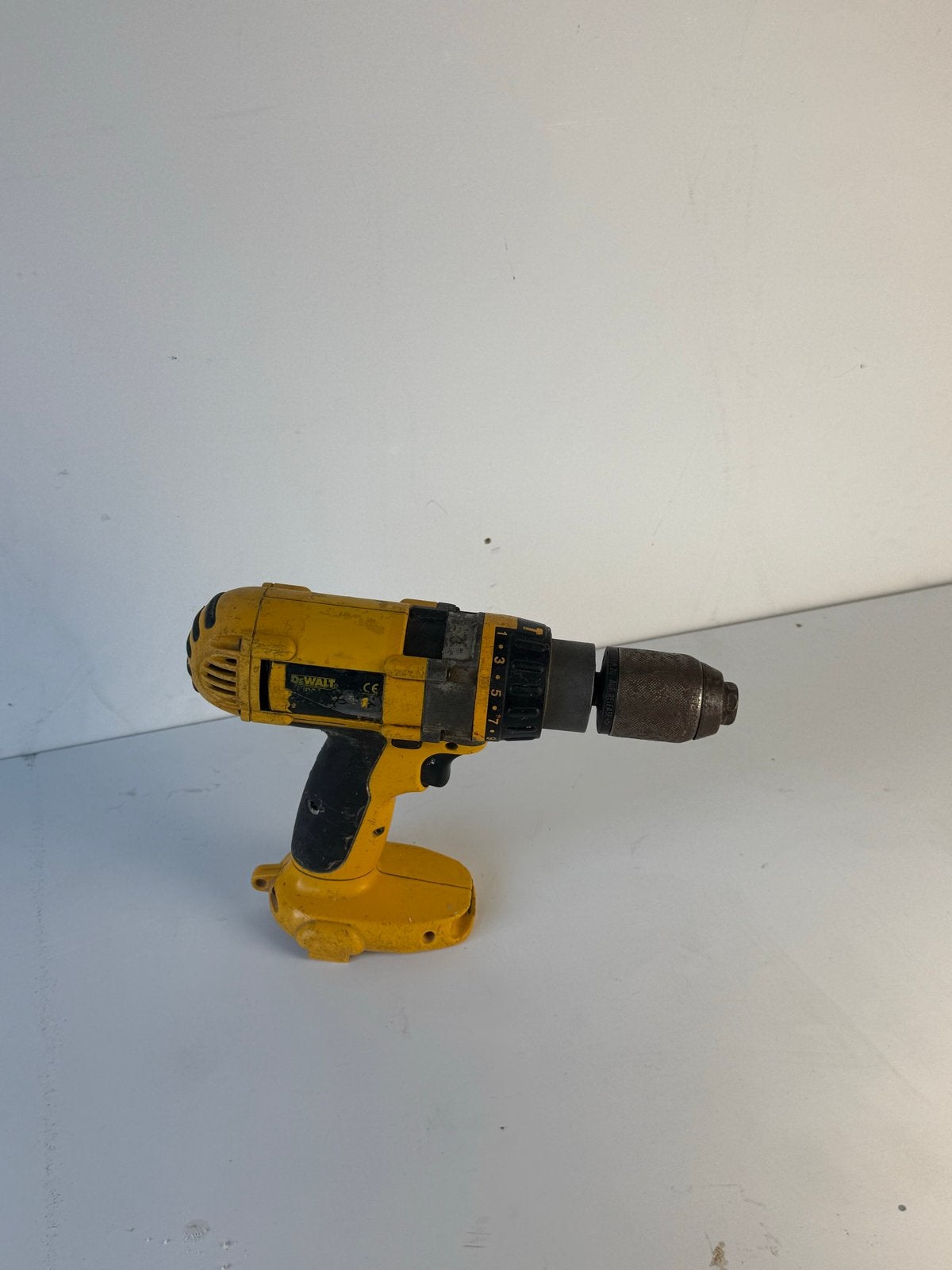 DeWalt Boormachine - Gebruikt maar functioneel, Boormachine, Variabele snelheid, Ophalen of Verzenden, Gebruikt