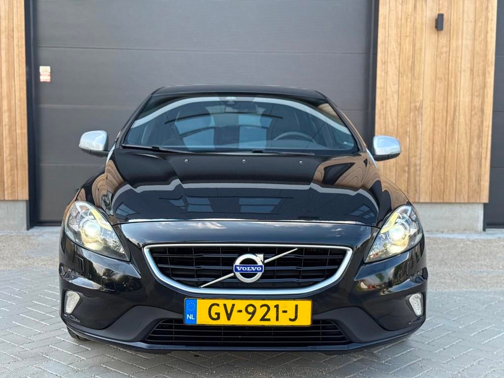 Volvo V40 2.0 D2 R-Design (bj 2015) XENON|EURO6|NAVI|LEER, Voorwielaandrijving, Gebruikt, 4 cilinders, 1969 cc