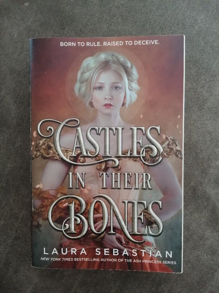 CASTLES IN THEIR BONES, Ophalen of Verzenden, Zo goed als nieuw, LAURA SEBASTIAN