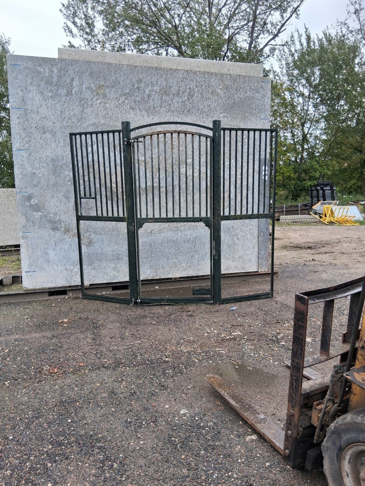 voorwanden paardenstal, Ruin